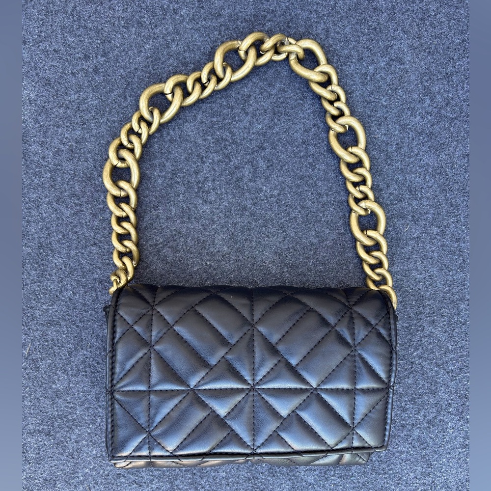 Zara Quilted handbag / Black w. Gold Chain original 39. Excellent condition